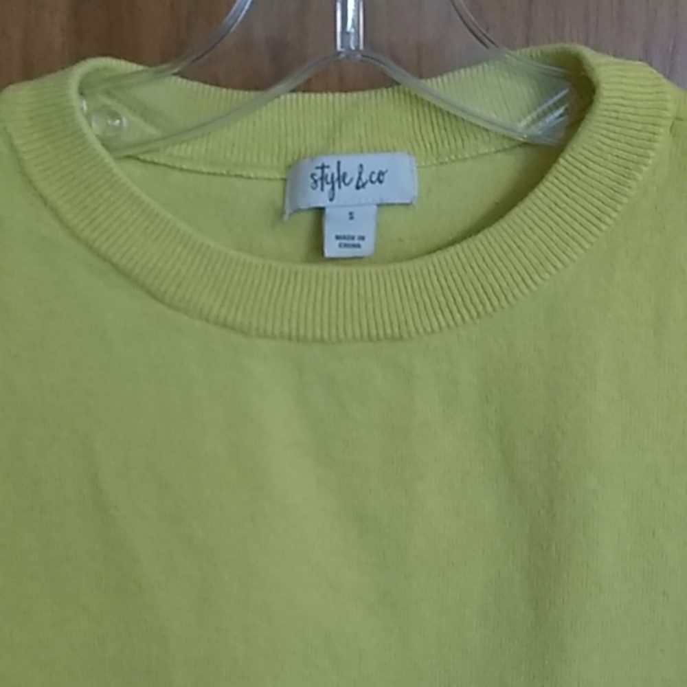 yellow pullover - Picture 3 of 9